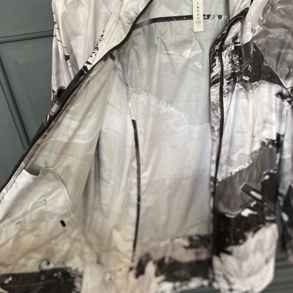 Lululemon windbreaker - Picture 4 of 4